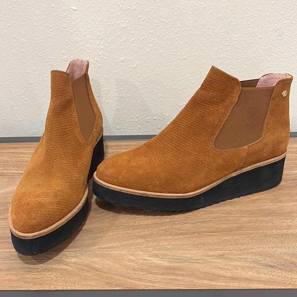 CUPLÉ Ankle Suede Boots